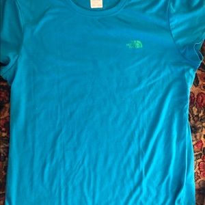 Northface T shirt. Lightweight and comfortable. Capped short sleeves.